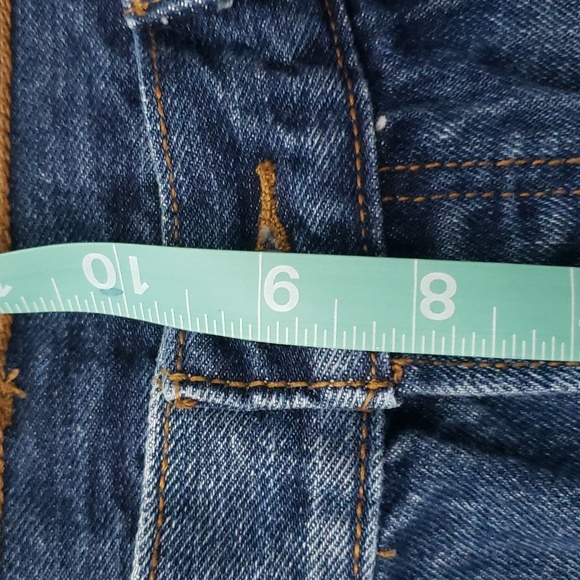 Levi's Women's Short Shorts - Picture 7 of 8